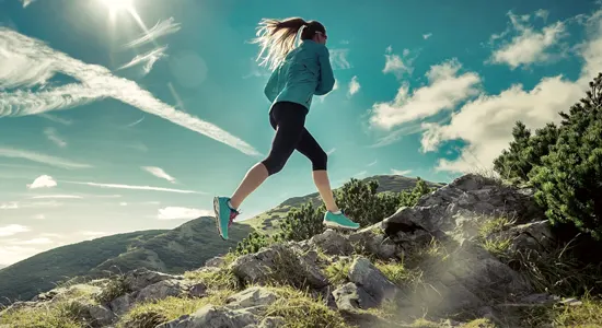 woman-runs-in-mountains