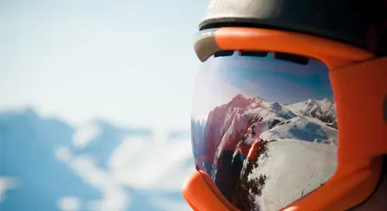 ski-glasses-with-mountain-reflection